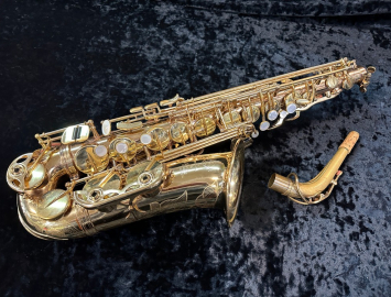 Photo Selmer Paris Early Series II Alto Sax in Gold Lacquer, Serial #466335 – Superb Player!